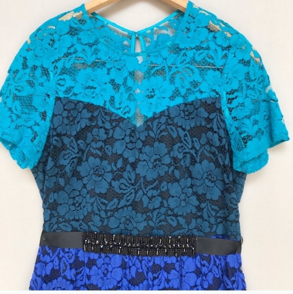 Badgley Mischka lacy blue aqua color block dress w/bead embellished belt size 12 - Picture 3 of 8